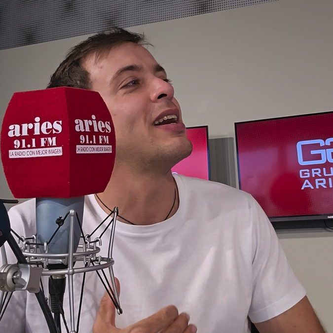 Matías Marinaro in a radio interview